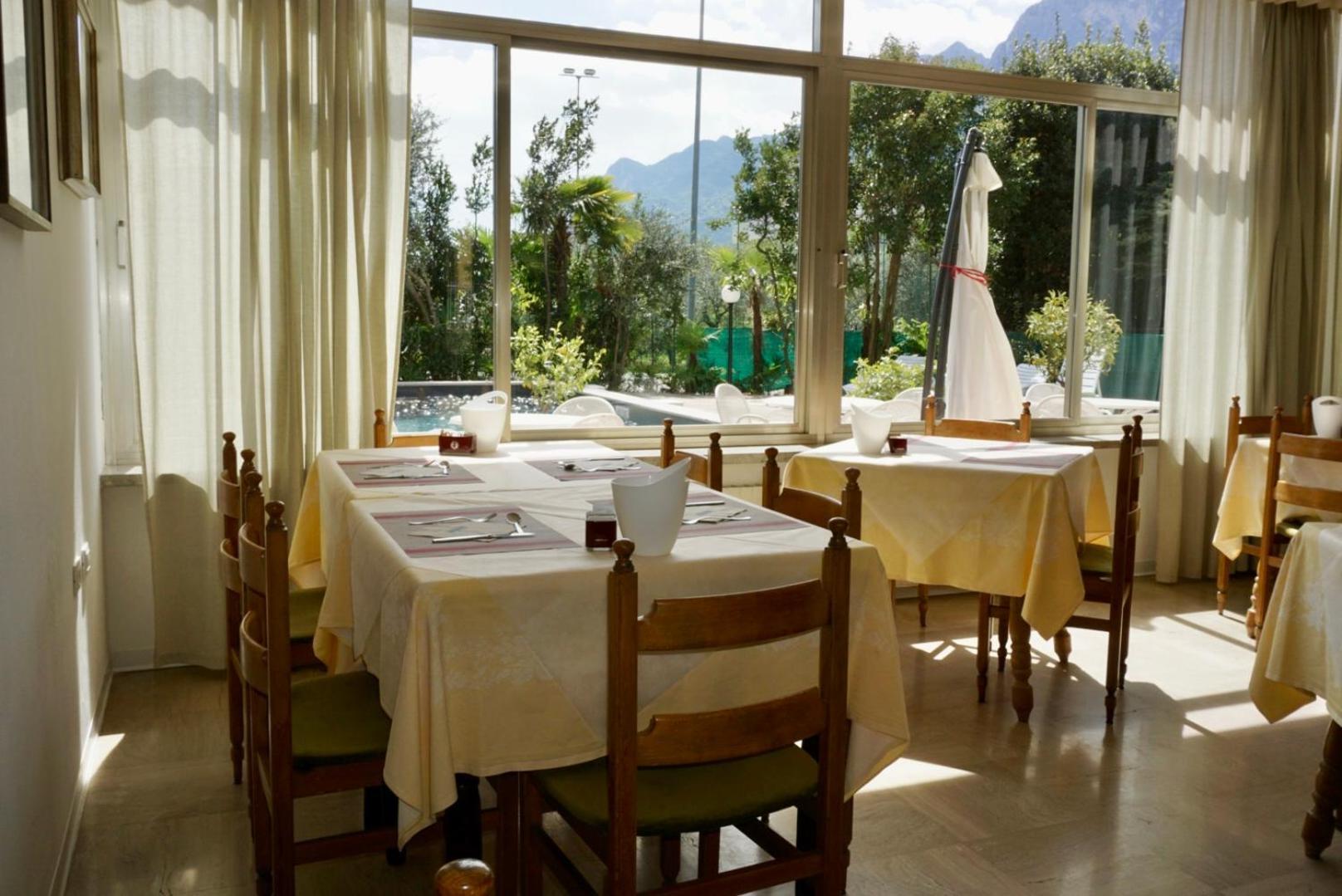 Hotel Diana Riva del Garda Exterior photo